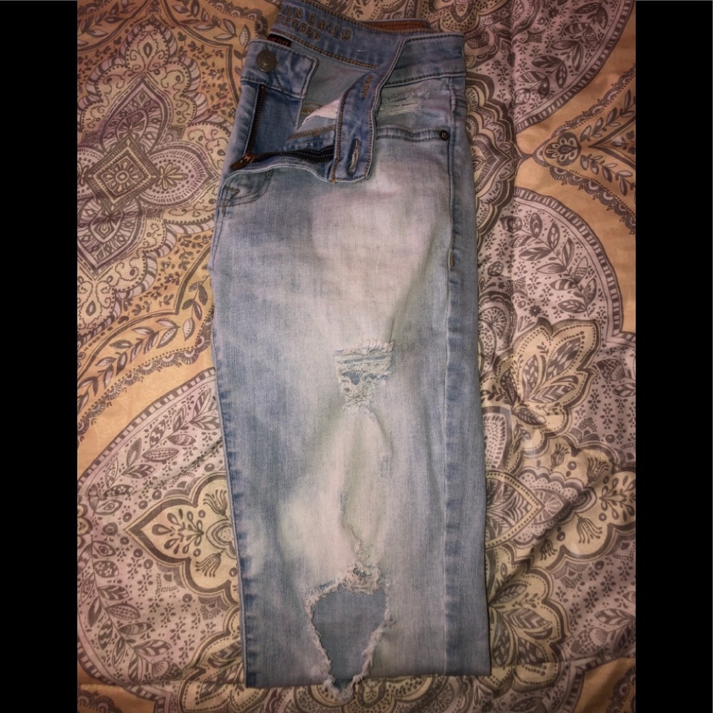 American Eagle Light Wash Jeans